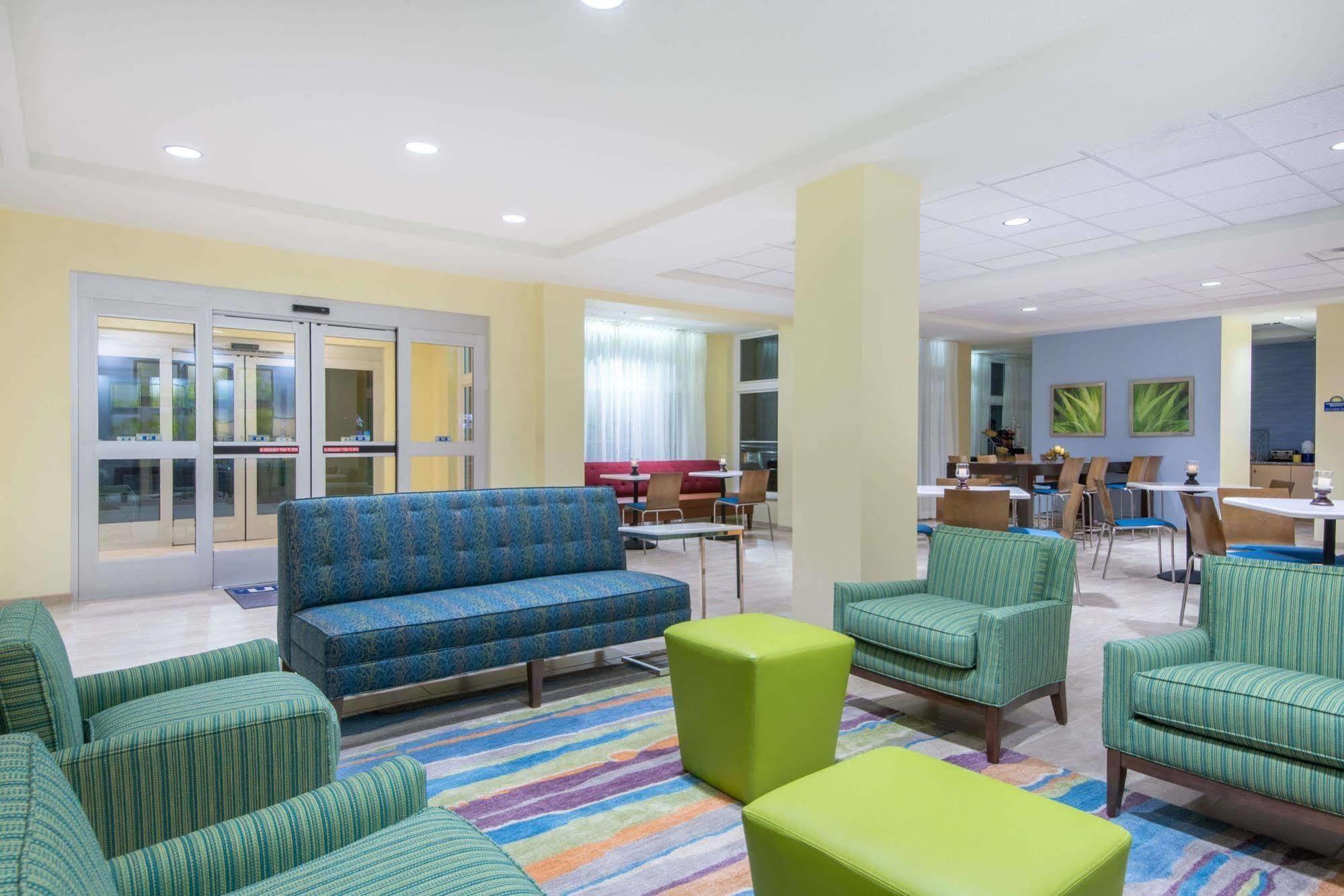 Days Inn By Wyndham Cadiz Dış mekan fotoğraf